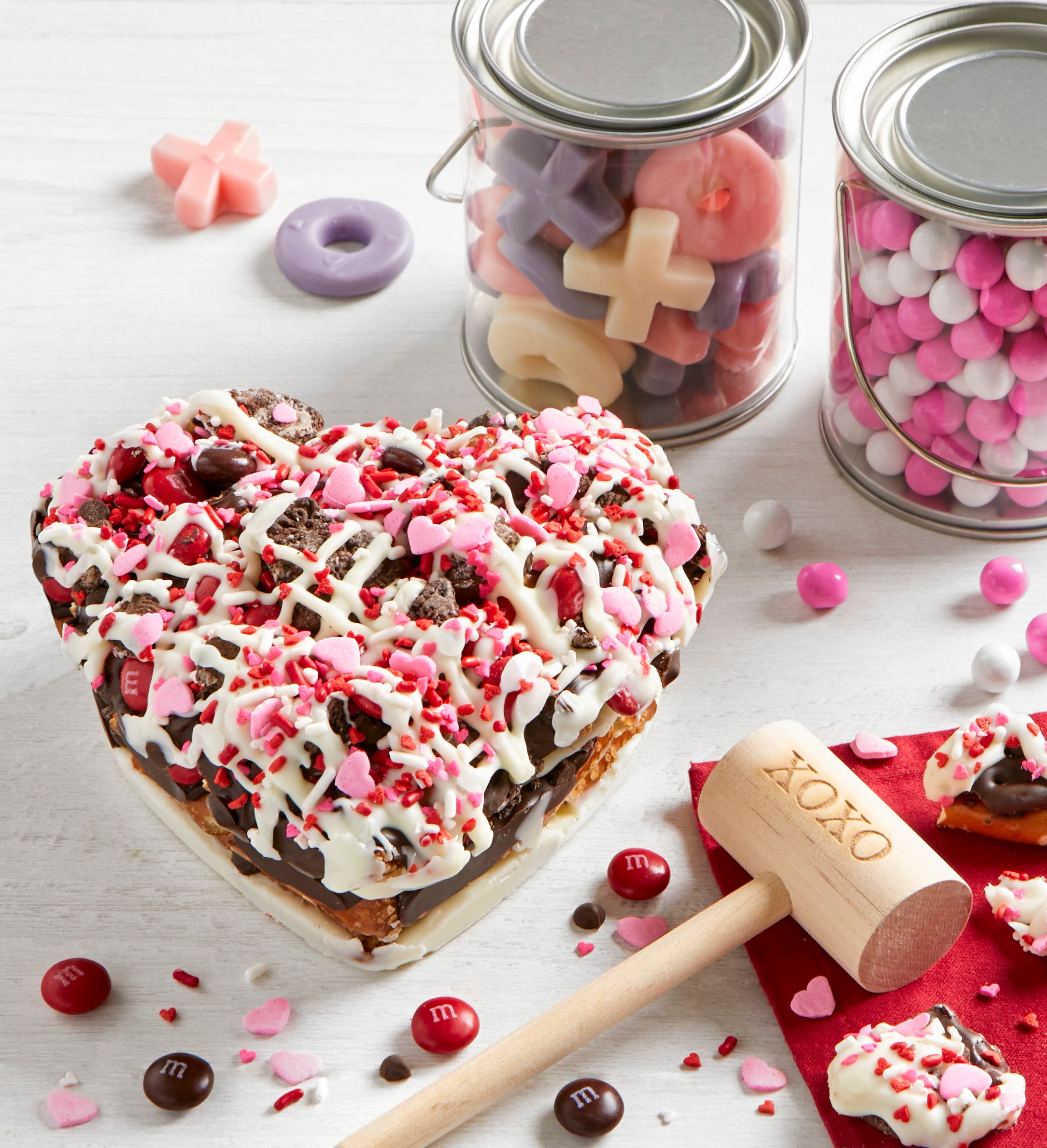 Chocolate Pretzel Heart With XOXO Mallet   163993c 